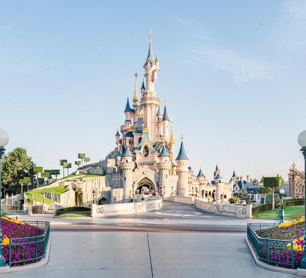 Loc Enjoy By Disneyland Jablines Luaran gambar
